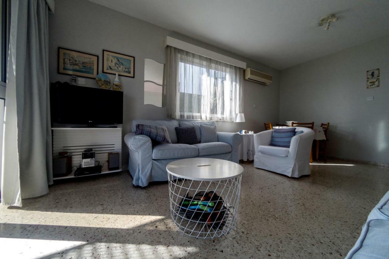 Blue Bay Beach House Ларнака Екстер'єр фото
