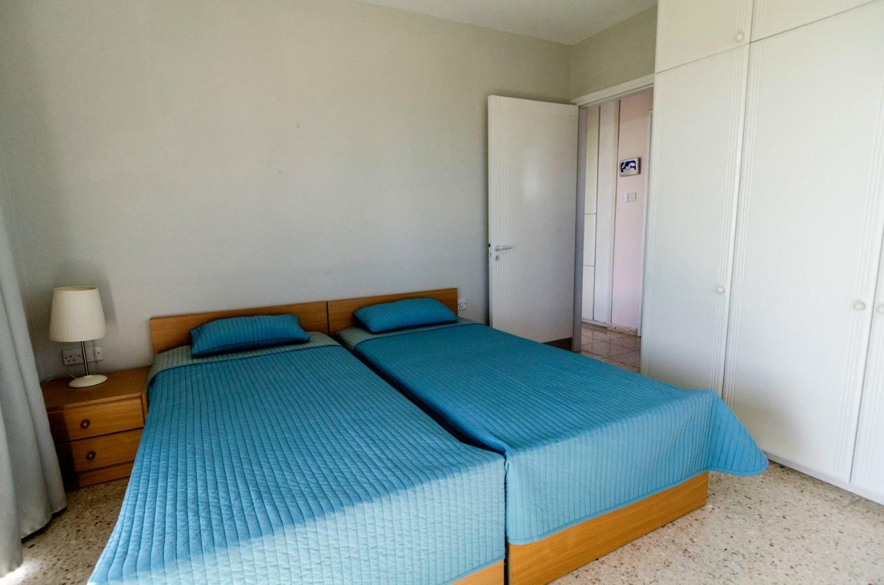 Blue Bay Beach House Ларнака Екстер'єр фото