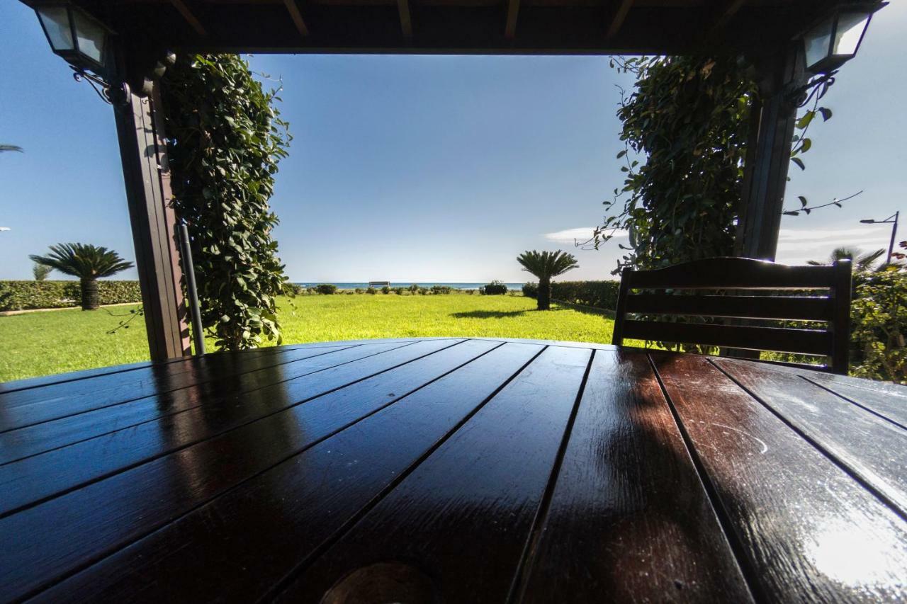 Blue Bay Beach House Ларнака Екстер'єр фото