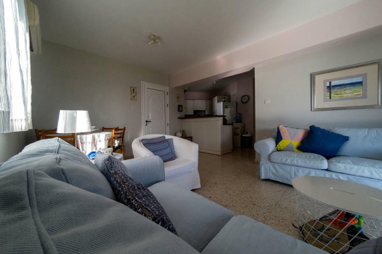 Blue Bay Beach House Ларнака Екстер'єр фото