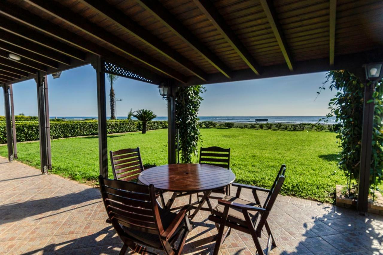 Blue Bay Beach House Ларнака Екстер'єр фото