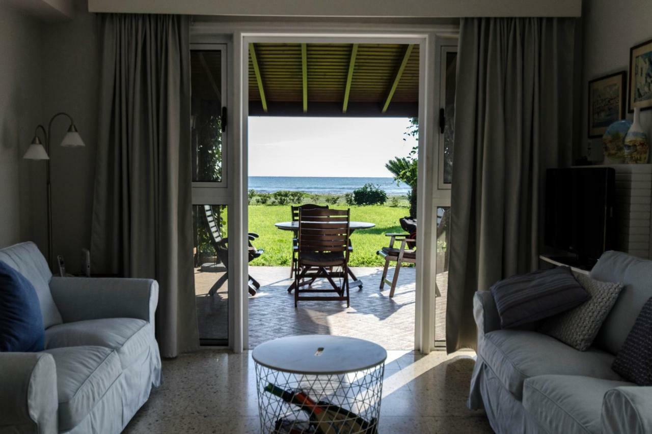 Blue Bay Beach House Ларнака Екстер'єр фото