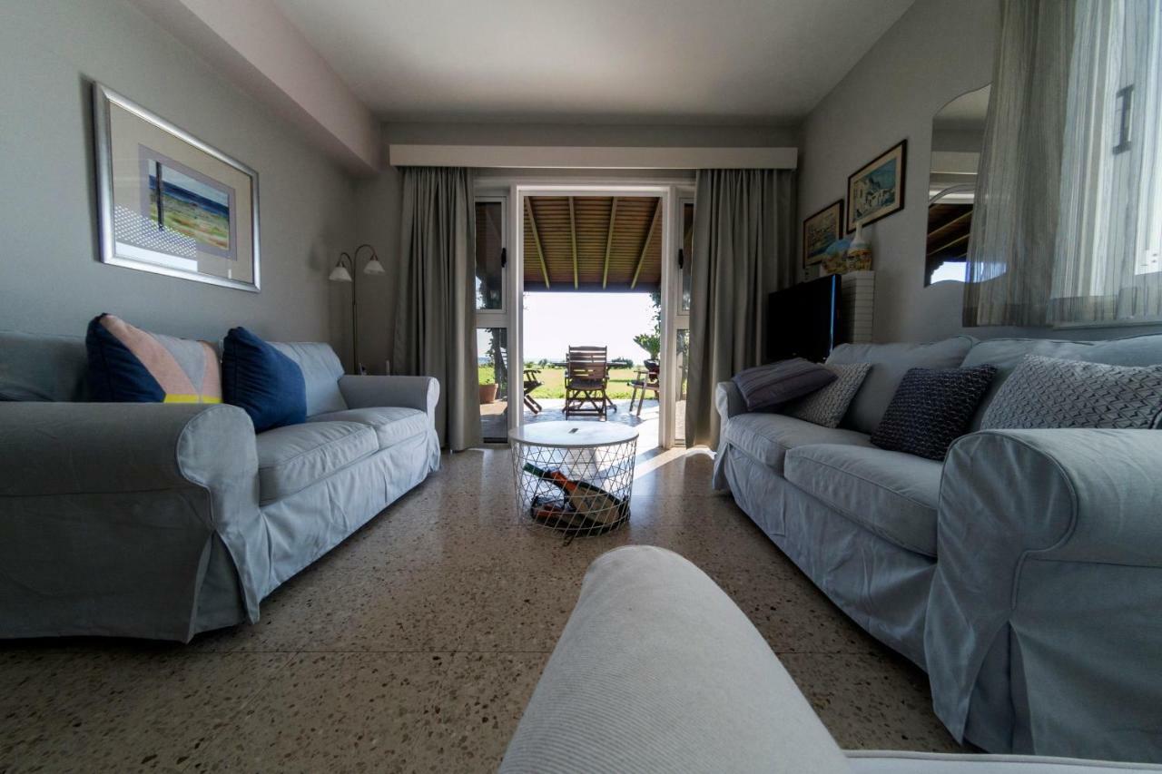 Blue Bay Beach House Ларнака Екстер'єр фото